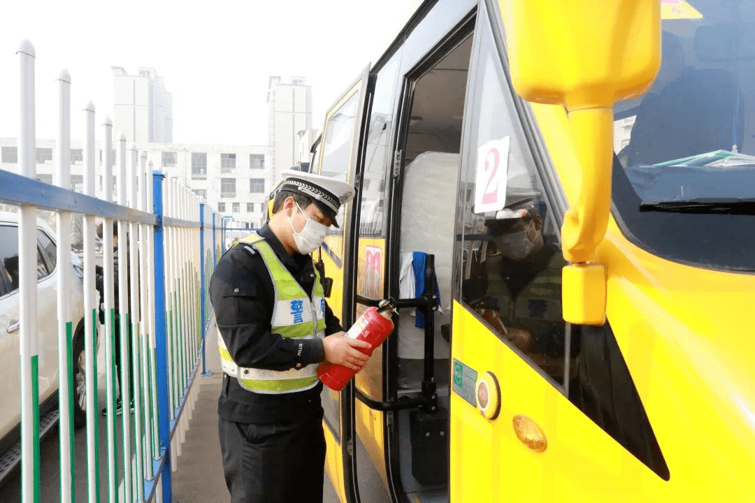 山東威海:暖心!校車體檢為學生撐起“保護傘” 山東威海:暖心!校車體檢為學生撐起“保護傘”