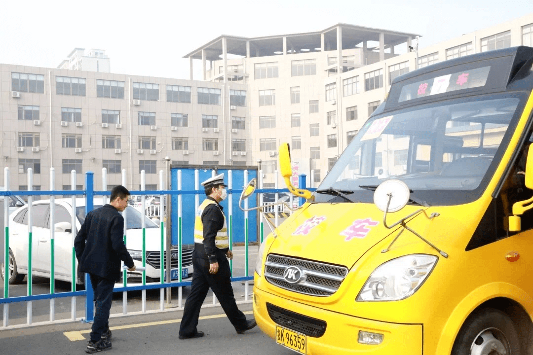 山東威海:暖心!校車體檢為學生撐起“保護傘” 山東威海:暖心!校車體檢為學生撐起“保護傘”