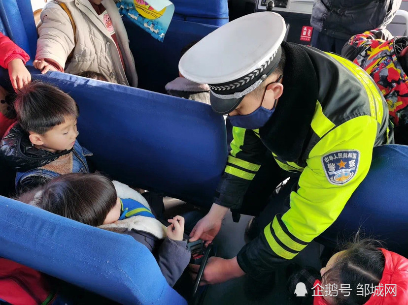 山東鄒城：交警冬季緊抓校車安全