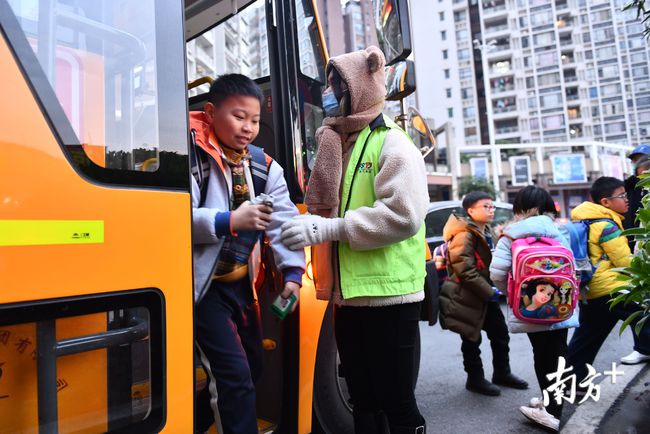 廣東佛山：共享校車、無紙化報名……禪城這樣為教育服務賦能升級