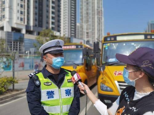 開學(xué)倒計時!深圳交警集中查校車、開展校園交通安全專項治理 開學(xué)倒計時!深圳交警集中查校車、開展校園交通安全專項治理