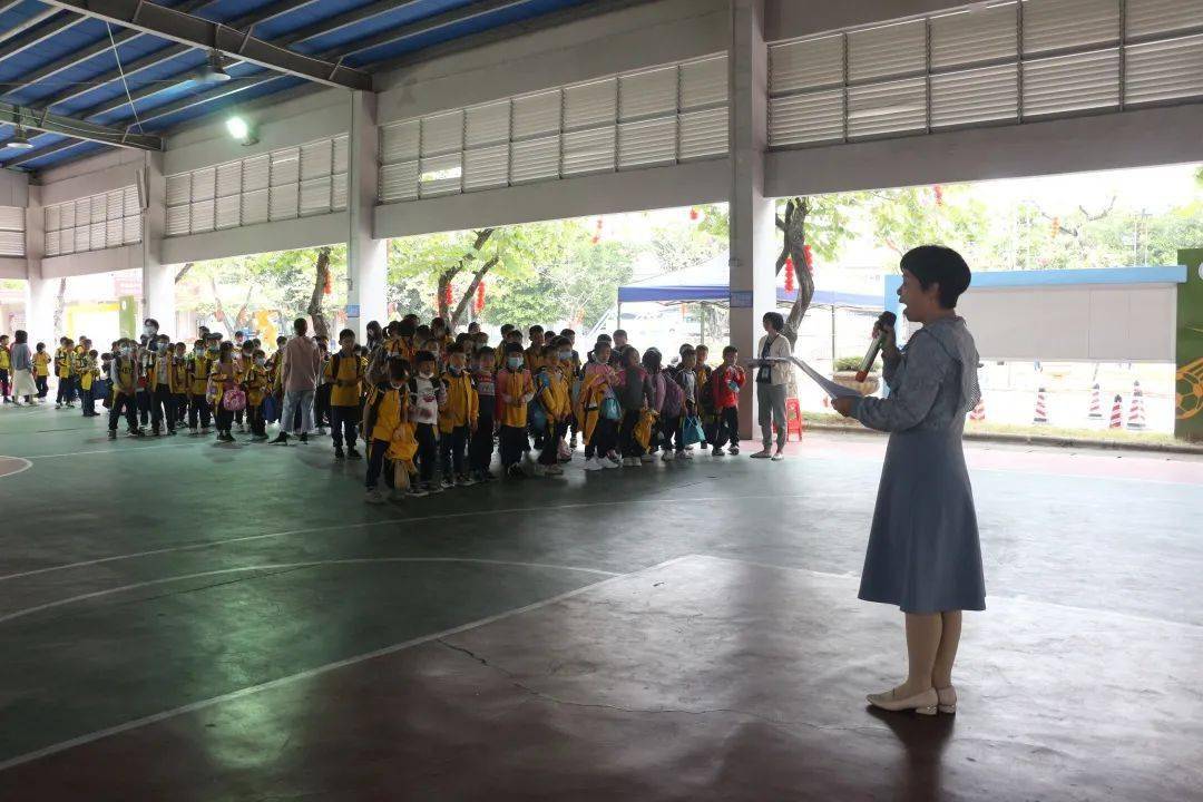 佛山:加強校車安全管理,為學生筑牢安全防線 ——丹灶鎮中心小學開展校車安全逃生演練 佛山:加強校車安全管理,為學生筑牢安全防線 ——丹灶鎮中心小學開展校車安全逃生演練