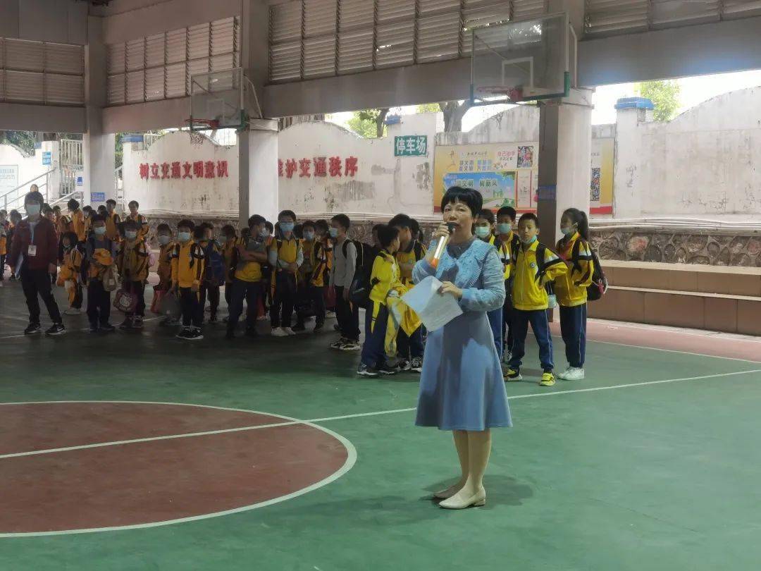 佛山:加強校車安全管理,為學生筑牢安全防線 ——丹灶鎮中心小學開展校車安全逃生演練 佛山:加強校車安全管理,為學生筑牢安全防線 ——丹灶鎮中心小學開展校車安全逃生演練