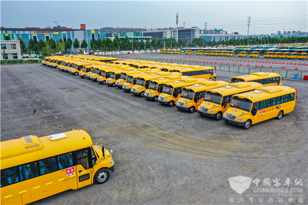 杭州淳安:為莘莘學子保駕護航 70輛宇通專用校車交付杭州淳安 杭州淳安:為莘莘學子保駕護航 70輛宇通專用校車交付杭州淳安