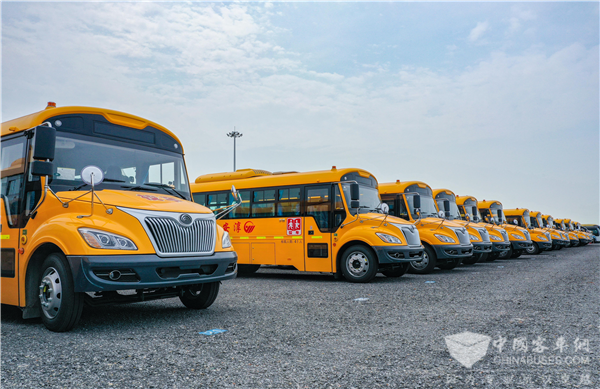 杭州淳安:為莘莘學子保駕護航 70輛宇通專用校車交付杭州淳安 杭州淳安:為莘莘學子保駕護航 70輛宇通專用校車交付杭州淳安