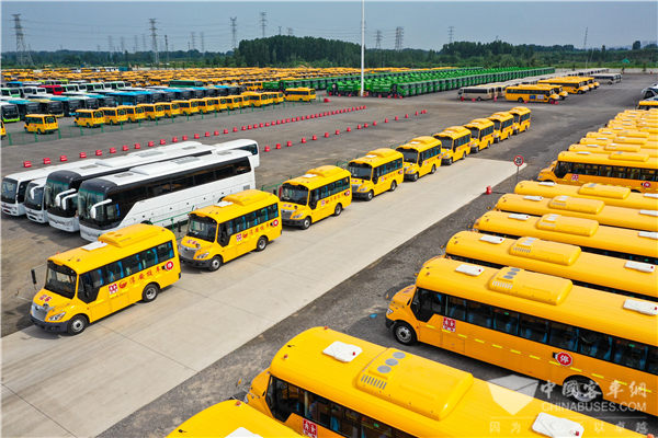 杭州淳安:為莘莘學子保駕護航 70輛宇通專用校車交付杭州淳安 杭州淳安:為莘莘學子保駕護航 70輛宇通專用校車交付杭州淳安