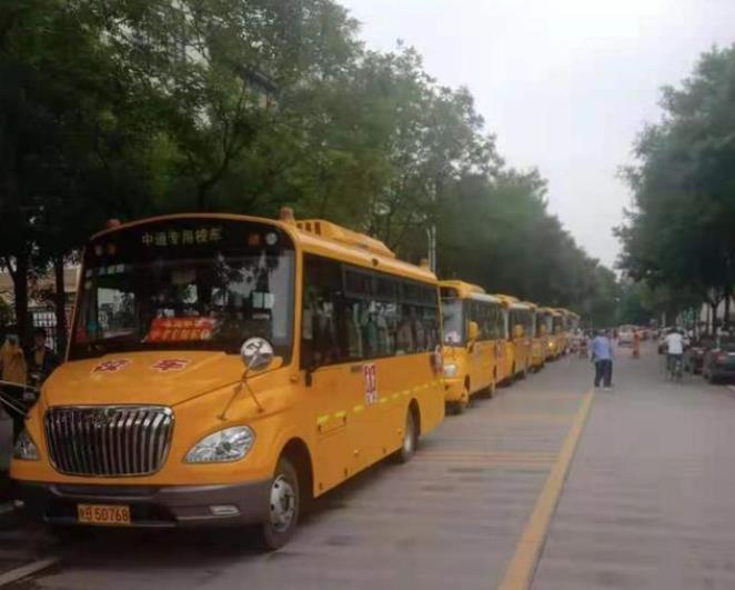 銅川誠(chéng)信公司校車司機(jī)“用責(zé)任、擔(dān)當(dāng)”迎接新學(xué)期工作 銅川誠(chéng)信公司校車司機(jī)“用責(zé)任、擔(dān)當(dāng)”迎接新學(xué)期工作