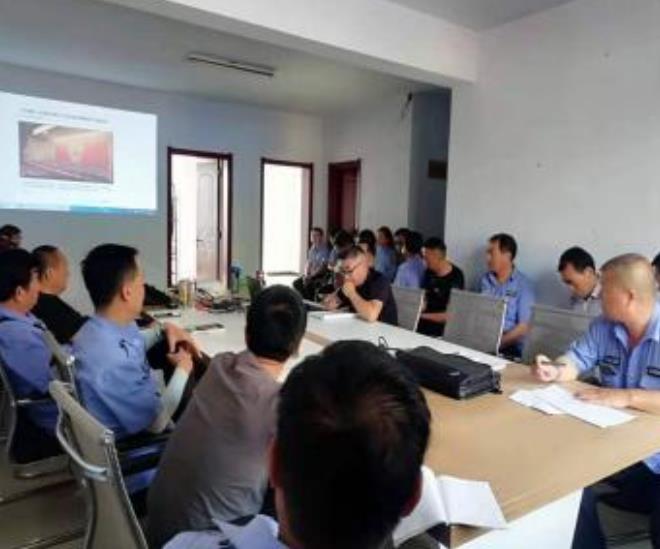 銅川誠(chéng)信公司校車司機(jī)“用責(zé)任、擔(dān)當(dāng)”迎接新學(xué)期工作 銅川誠(chéng)信公司校車司機(jī)“用責(zé)任、擔(dān)當(dāng)”迎接新學(xué)期工作