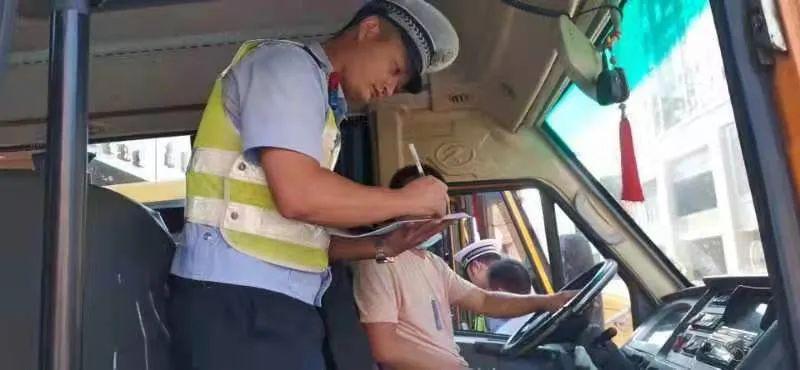 關注校車安全,沅江交警在行動! 關注校車安全,沅江交警在行動!
