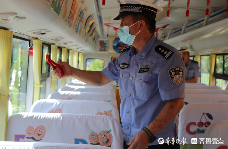 城陽：迎開學(xué)，校車應(yīng)急演練