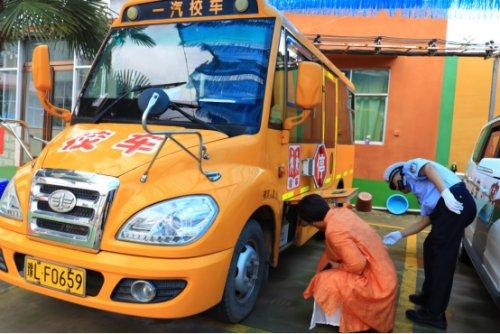 護航上學路，漯河交警開展校車安全“大體檢”