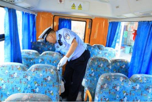 護航上學路，漯河交警開展校車安全“大體檢”