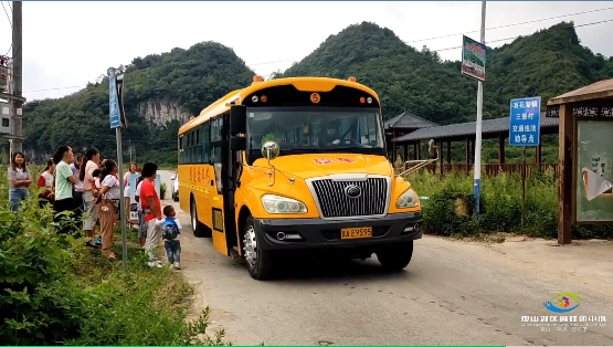 觀山湖區農村地區首批校車正式投用