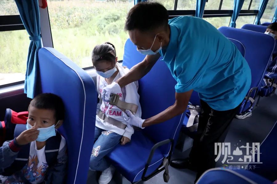 觀山湖區農村地區首批校車正式投用