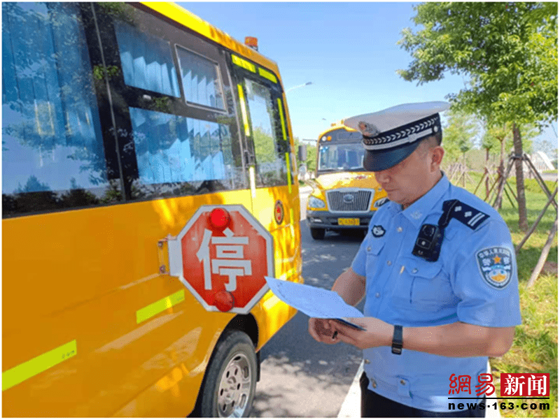 漯河交警聯合多部門為校車全面“體檢” 護航學生平安上學路