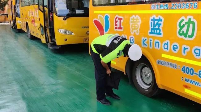 “雙減”路，庫爾勒公安交警加倍護！