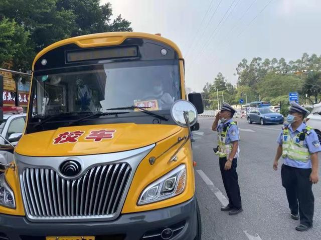 東莞交警虎門大隊聯合多部門開展校車安全檢查整治行動