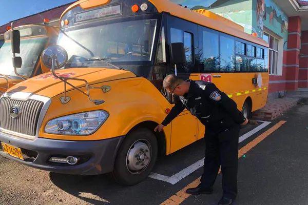 集寧交管大隊積極強化校車源頭安全檢查排除校園安全隱患/ 集寧交管大隊積極強化校車源頭安全檢查排除校園安全隱患