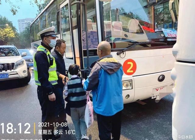 6點半問題 西安交警解決家長學校煩心事
