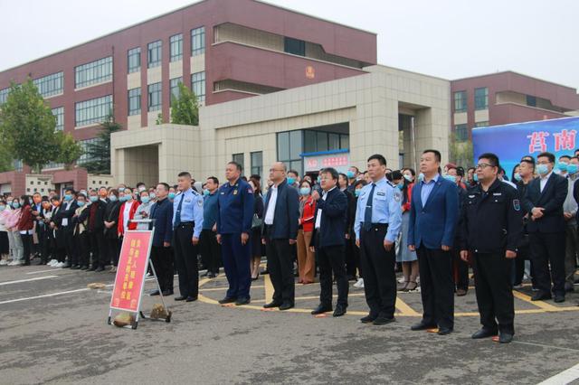 莒南縣開展全縣校車安全應(yīng)急演練活動(dòng)/ 莒南縣開展全縣校車安全應(yīng)急演練活動(dòng)