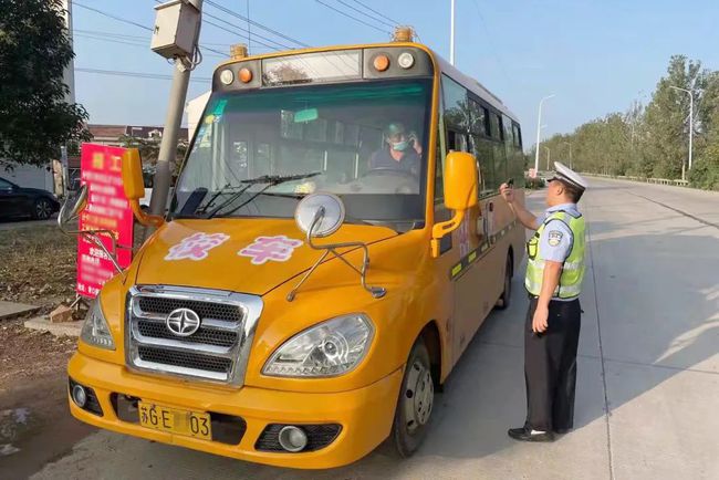 當(dāng)場查獲！贛榆警方及時消除一起校車安全隱患