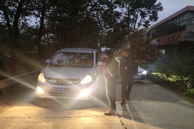 桃江交警三措并舉做好秋冬季校園周邊交通安全管理工作/ 桃江交警三措并舉做好秋冬季校園周邊交通安全管理工作