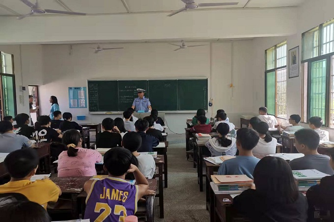 桃江交警三措并舉做好秋冬季校園周邊交通安全管理工作/ 桃江交警三措并舉做好秋冬季校園周邊交通安全管理工作