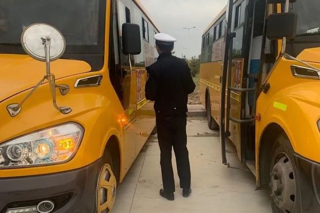 大慶交警聯開展校車安全專項檢查 扎實筑牢安全防線