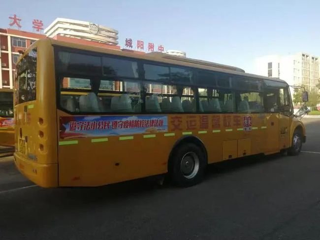 城陽區“校車普法”打造流動法治精品課堂 城陽區“校車普法”打造流動法治精品課堂