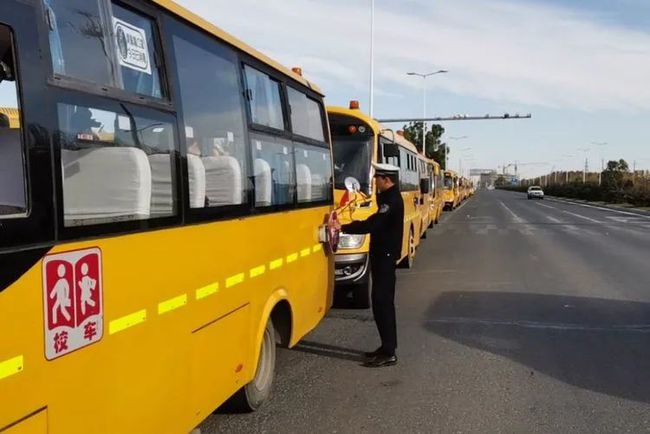 大慶交警聯開展校車安全專項檢查 扎實筑牢安全防線