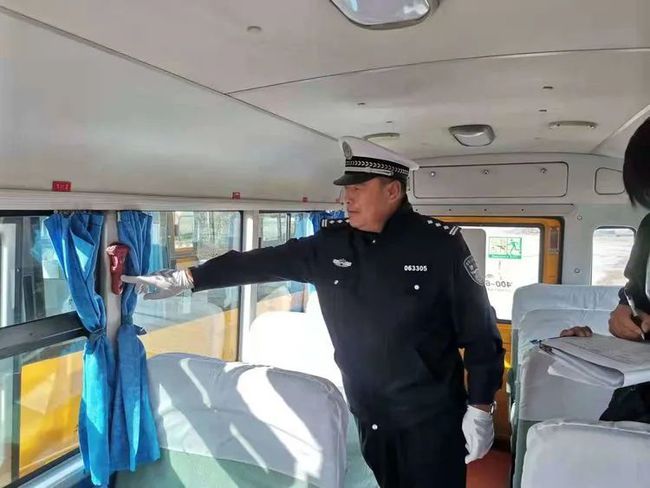 大慶交警聯開展校車安全專項檢查 扎實筑牢安全防線