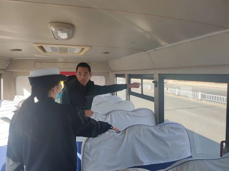 減量控大 | 筑牢安全防線 大慶交警開展校車安全隱患排查工作