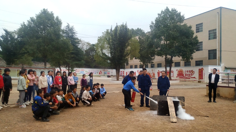 校企聯合開展校車安全應急演練活動/ 校企聯合開展校車安全應急演練活動