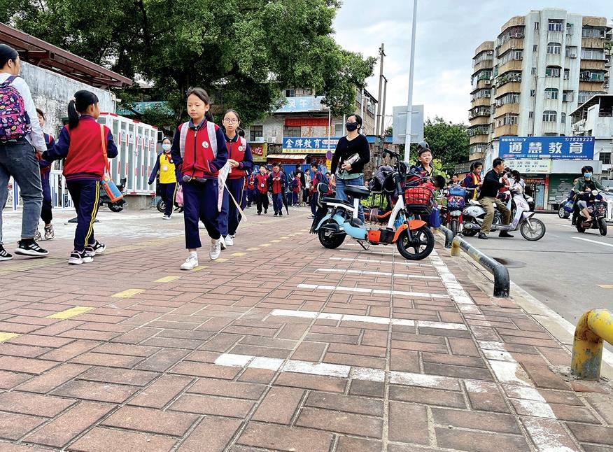 設護學崗校車公交化……惠州多方聯動紓解學校周邊交通擁堵 設護學崗校車公交化……惠州多方聯動紓解學校周邊交通擁堵