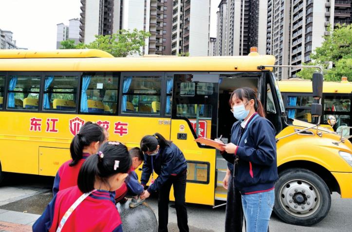 設護學崗校車公交化……惠州多方聯動紓解學校周邊交通擁堵 設護學崗校車公交化……惠州多方聯動紓解學校周邊交通擁堵