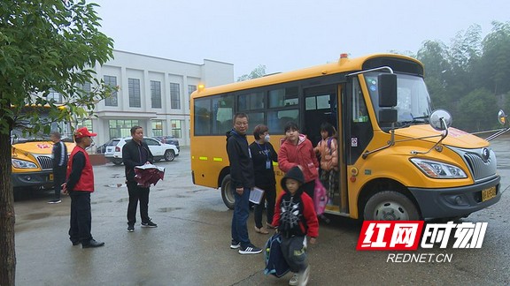 桃江:持續(xù)推進校車交通頑瘴痼疾整治 筑牢校車安全“防護網(wǎng)” 02926fccd5b64832a593a0d52e53b6d4.marked.jpg