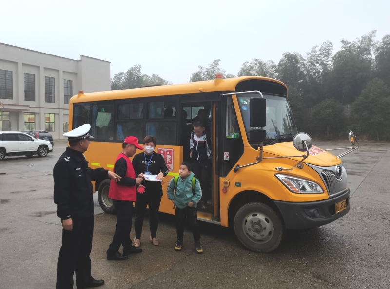 桃江:持續推進校車交通頑瘴痼疾整治 筑牢校車安全“防護網” 桃江:持續推進校車交通頑瘴痼疾整治 筑牢校車安全“防護網”