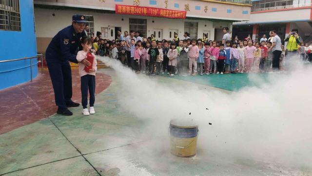 源城消防開展校車火災事故應急救援演練
