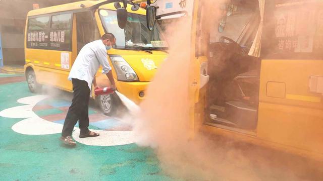 源城消防開展校車火災事故應急救援演練