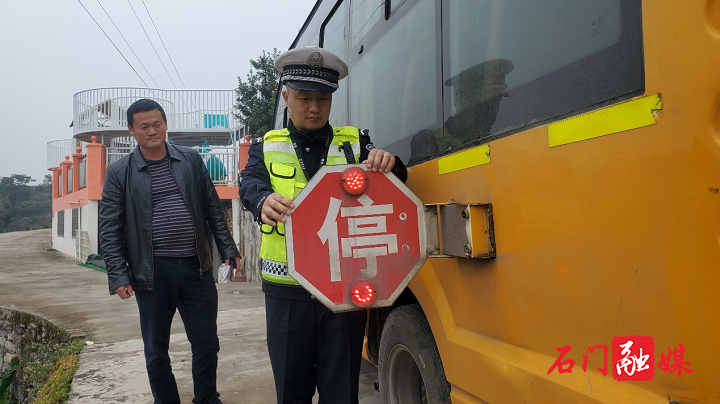 楚江街道:開展校車安全檢查 保障學生交通安全 楚江2.png