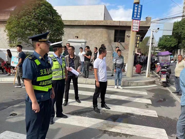 清鎮(zhèn)：加強(qiáng)“黑校車”整治 保障學(xué)生出行安全