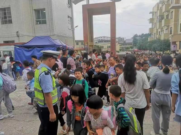 清鎮(zhèn)：加強(qiáng)“黑校車”整治 保障學(xué)生出行安全