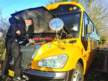 送暖風(fēng) 交運溫馨校車溫暖行動 送暖風(fēng) 交運溫馨校車溫暖行動