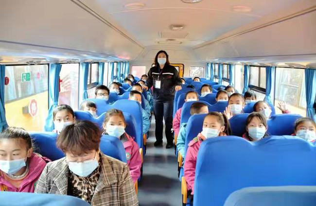 棲霞市啟動(dòng)校車運(yùn)營(yíng)/ 棲霞市啟動(dòng)校車運(yùn)營(yíng)