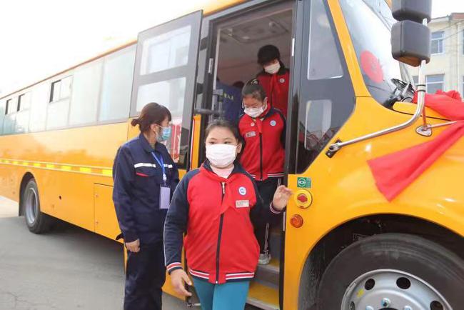 棲霞市啟動(dòng)校車運(yùn)營(yíng)/ 棲霞市啟動(dòng)校車運(yùn)營(yíng)