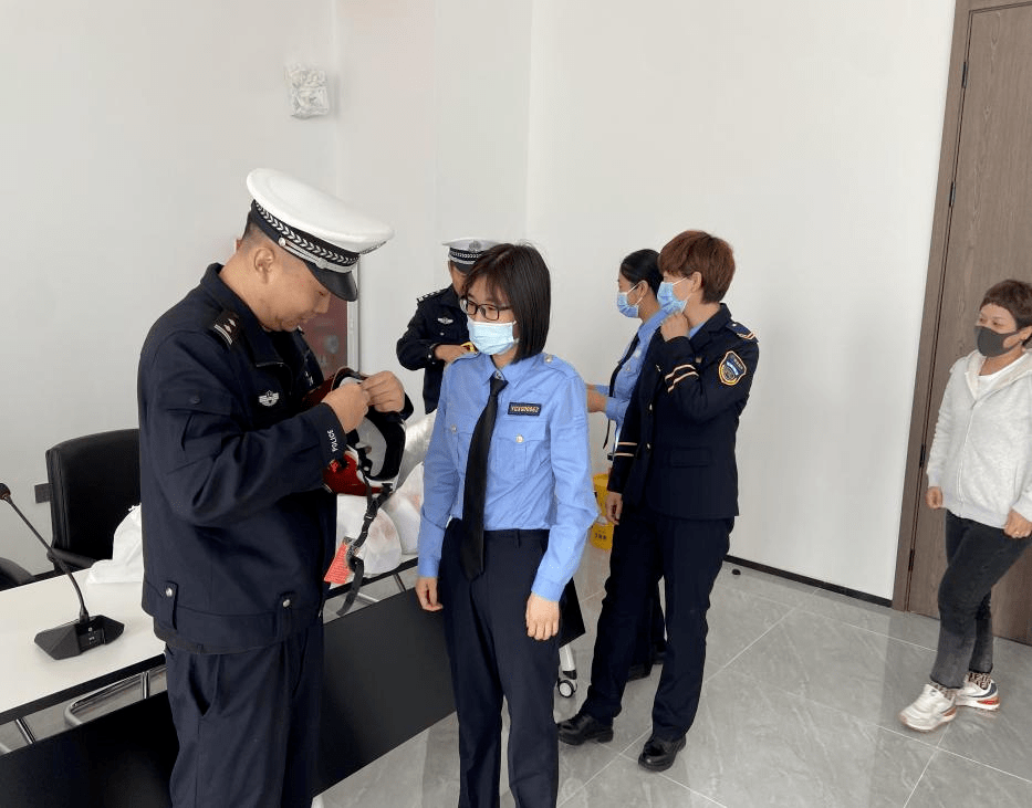 筑牢平安上學(xué)路 強化校車安全源頭管理 西青交警為校車駕駛員再培訓(xùn) 筑牢平安上學(xué)路 強化校車安全源頭管理 西青交警為校車駕駛員再培訓(xùn)