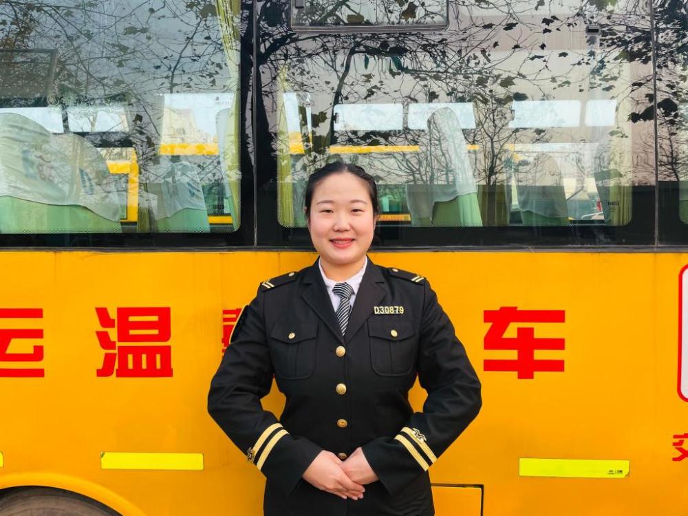 從校車“姐姐”到“阿姨” 她把青春年華獻給了乘車學生