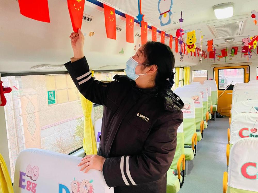 從校車“姐姐”到“阿姨” 她把青春年華獻給了乘車學生