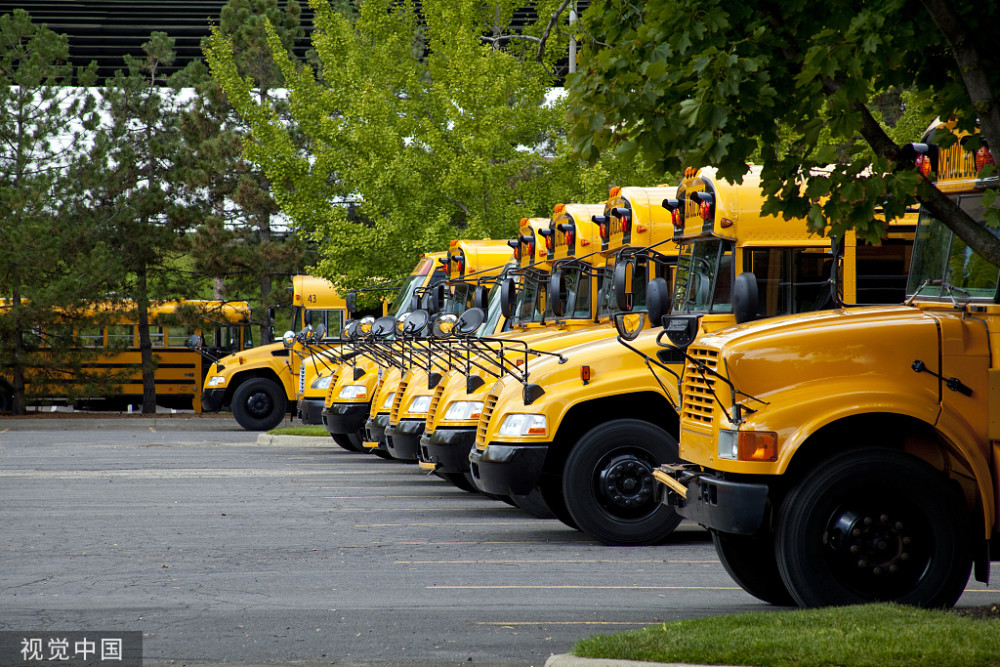 “校車”上路暗藏貓膩 被攔下后真實身份讓人無語 “校車”上路暗藏貓膩 被攔下后真實身份讓人無語