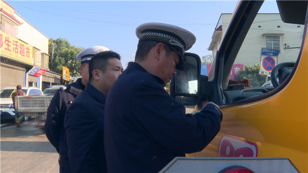湘潭縣開展校車安全大檢查 筑牢學生安全防線 微信圖片_20211202092549.jpg